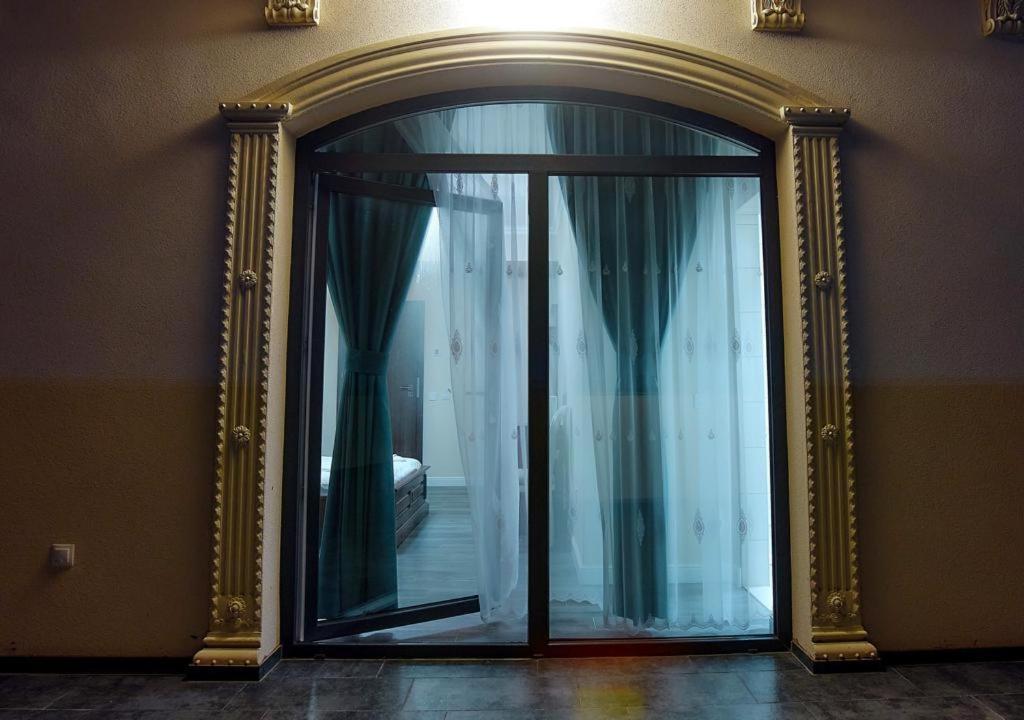 Hotel Imperium Botiz Luaran gambar