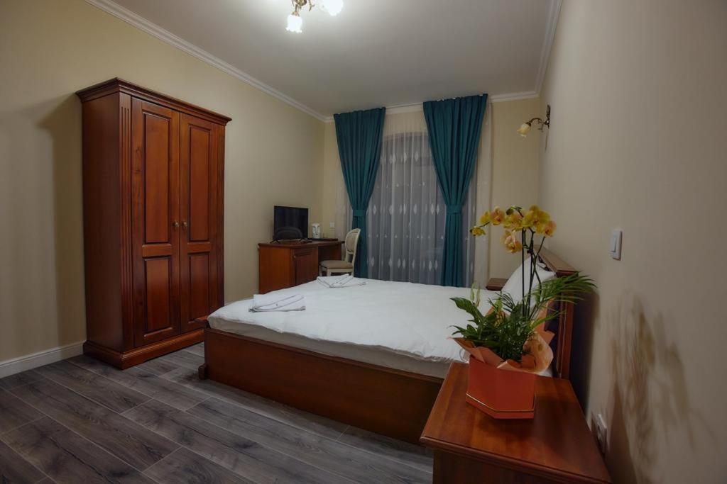 Hotel Imperium Botiz Luaran gambar