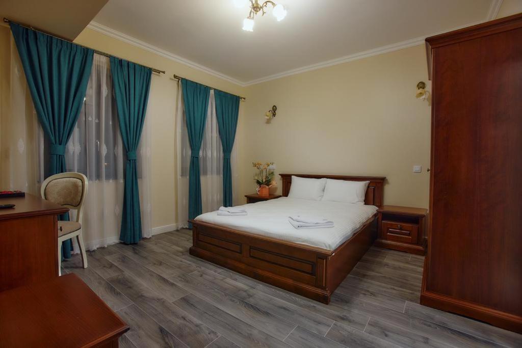 Hotel Imperium Botiz Luaran gambar