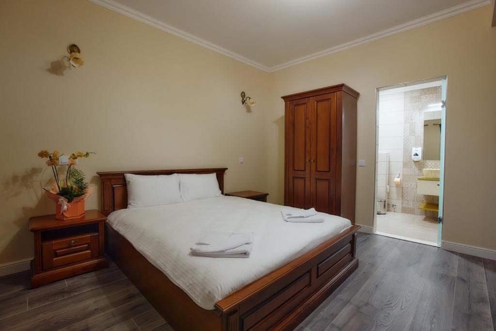Hotel Imperium Botiz Luaran gambar