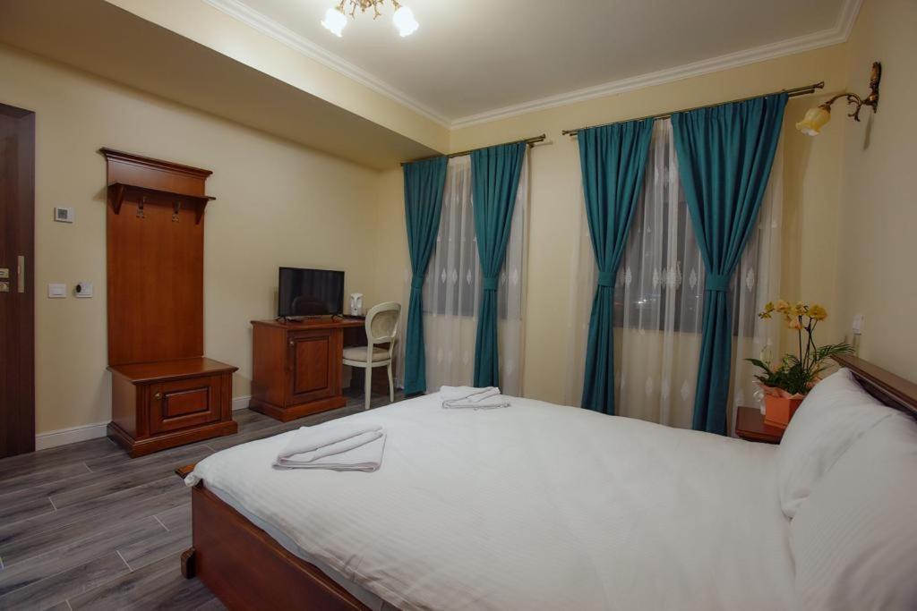 Hotel Imperium Botiz Luaran gambar